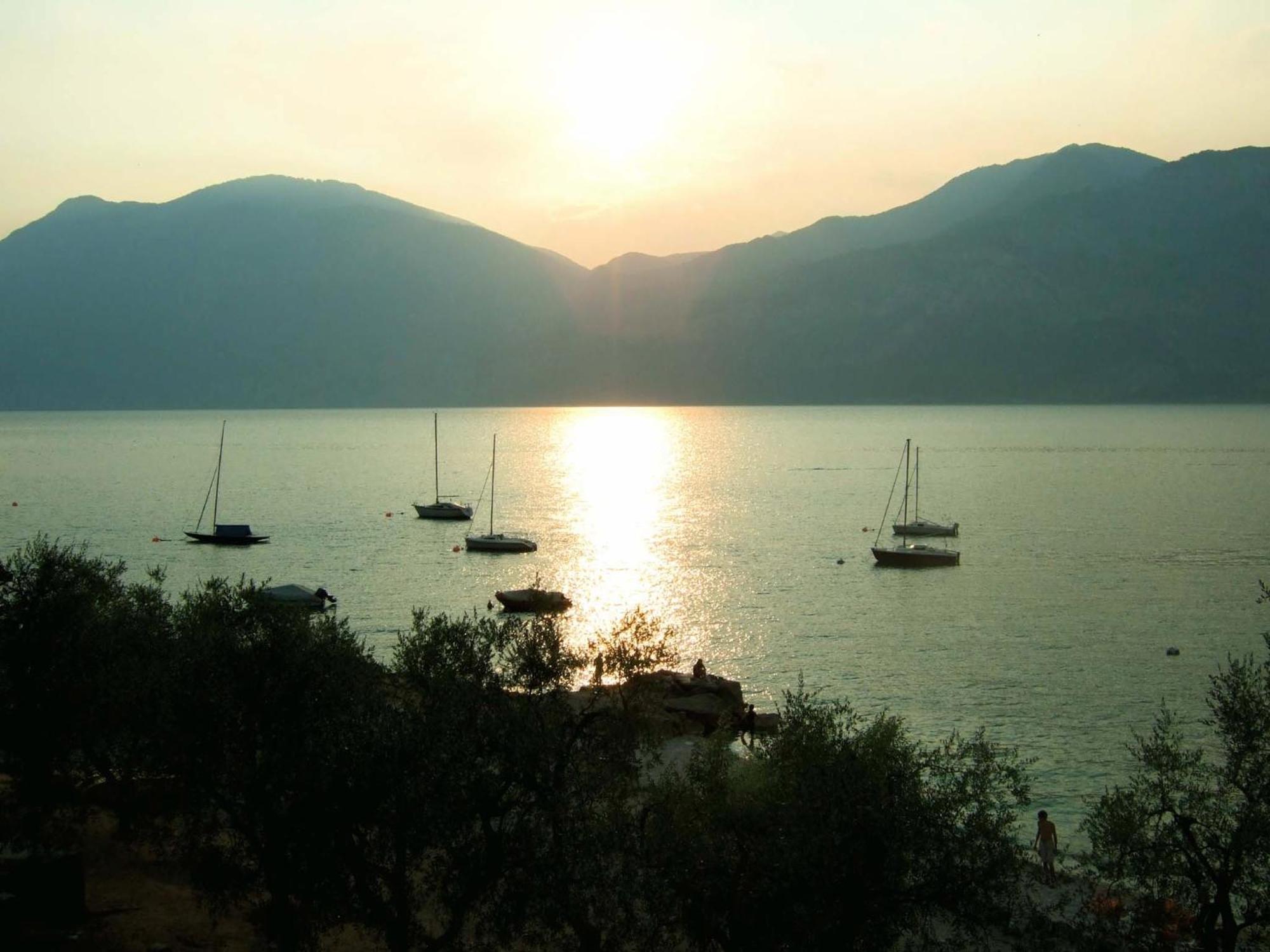 Aquacamp Hotel Brenzone sul Garda Ngoại thất bức ảnh