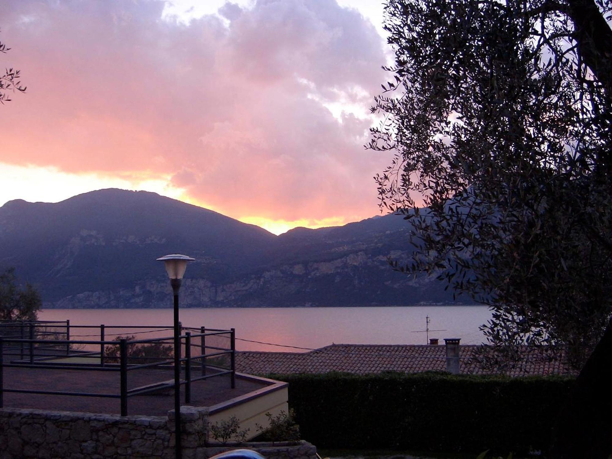 Aquacamp Hotel Brenzone sul Garda Ngoại thất bức ảnh